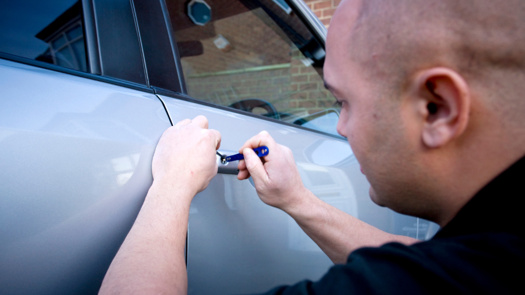 פורץ רכבים חיפה – פתרון מיידי לכל תקלה או נעילה 1 פורץ רכבים