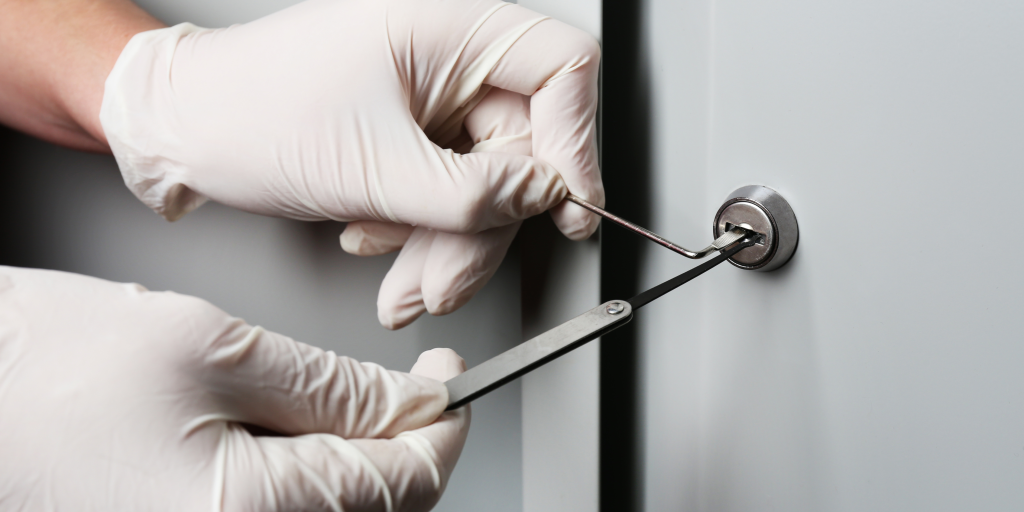 פריצת מנעולים