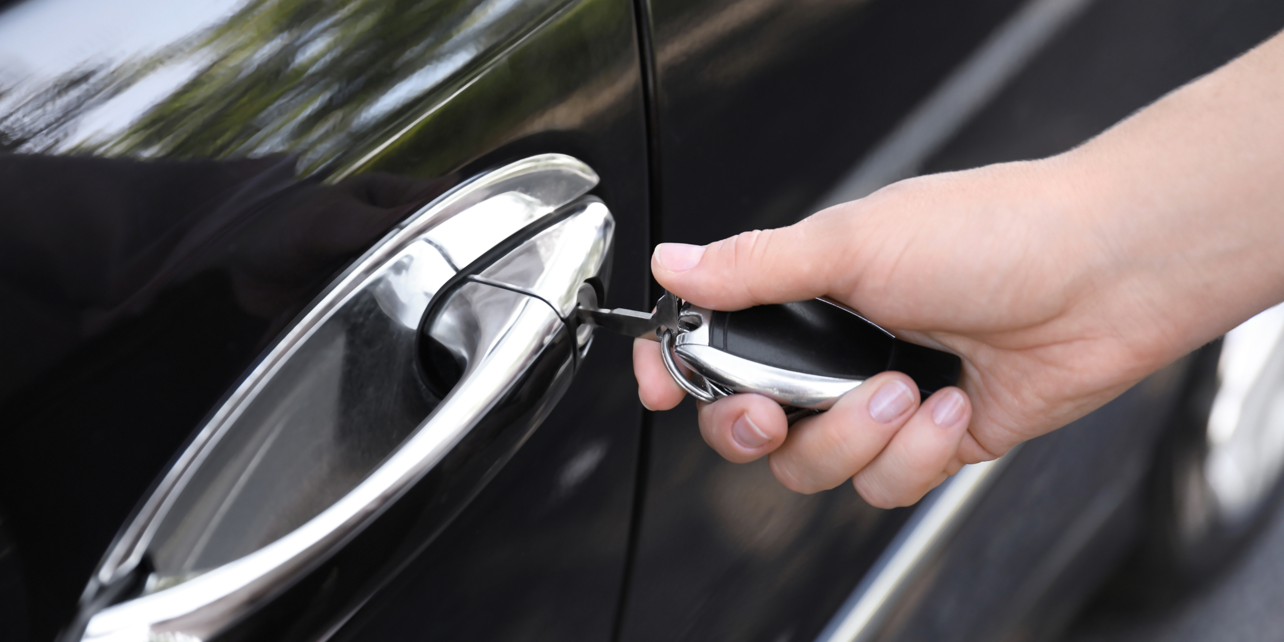 איך מתבצעת פריצת רכב נעול בבטיחות 1 פריצת רכב נעול