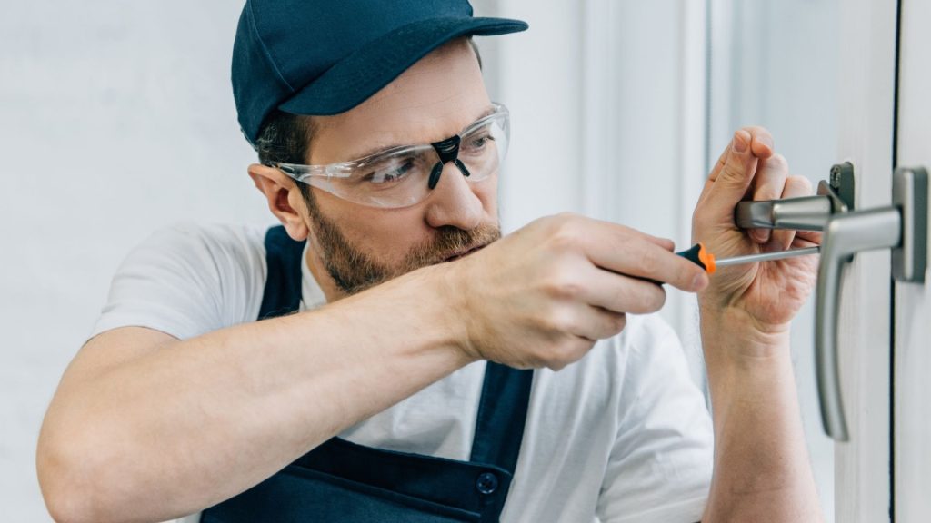 פורץ מנעולים בחיפה