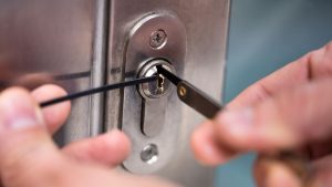 פורץ מנעולים בחיפה